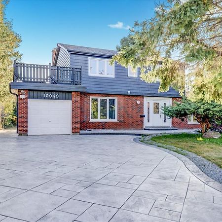 Stunning 7 Bedroom Rougeview Home With 2 Kitchens, 5 Bathrooms, Amazing Backyard & 8-Car Parking Торонто Екстер'єр фото