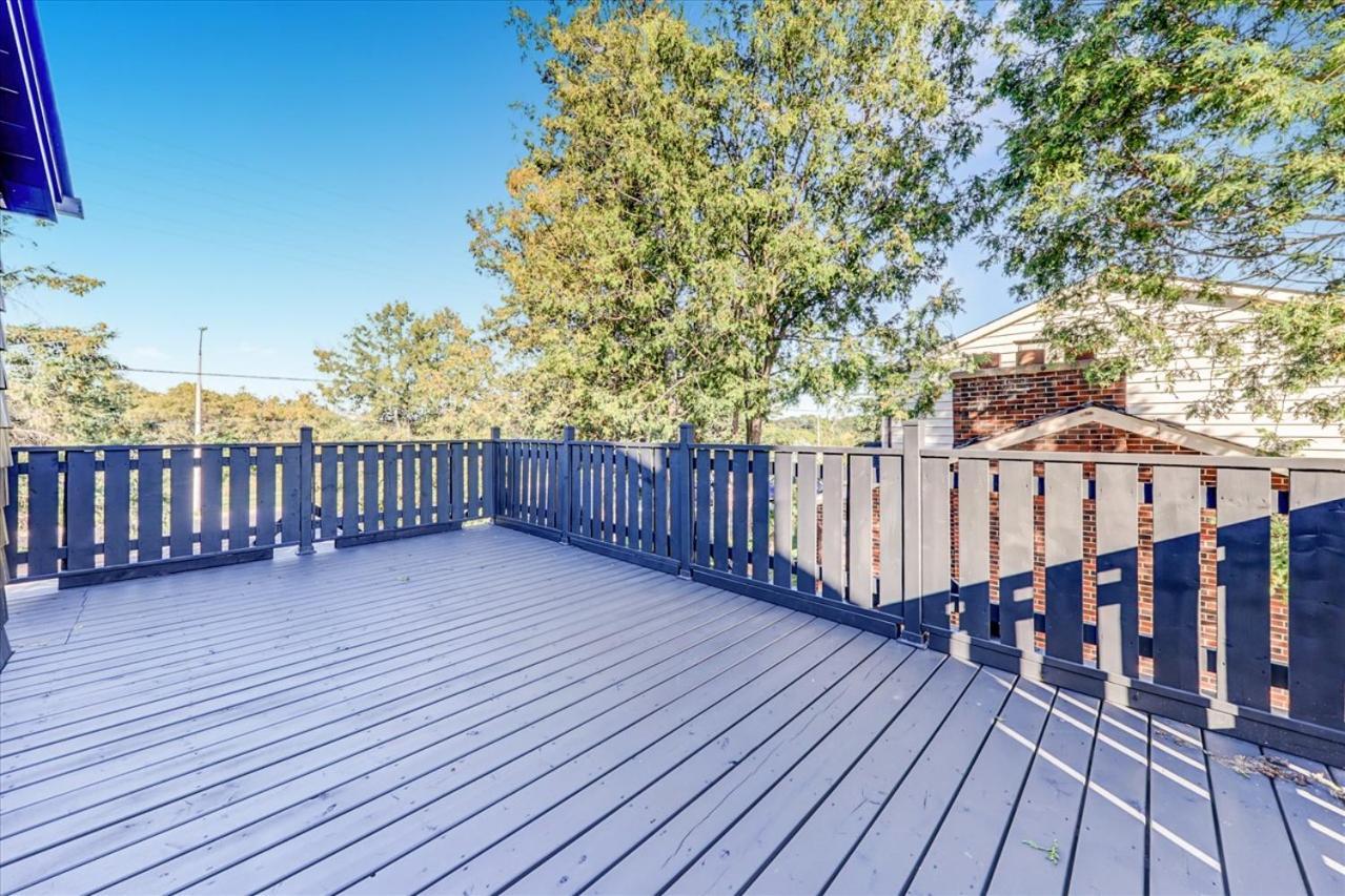 Stunning 7 Bedroom Rougeview Home With 2 Kitchens, 5 Bathrooms, Amazing Backyard & 8-Car Parking Торонто Екстер'єр фото