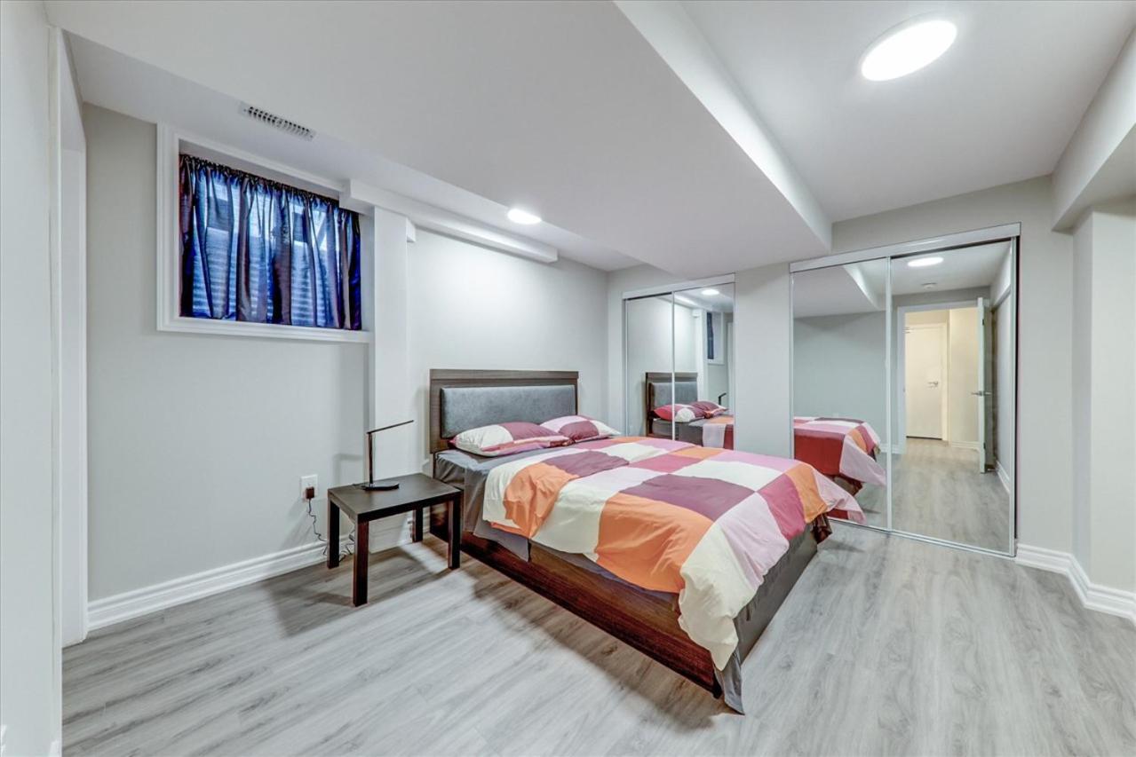 Stunning 7 Bedroom Rougeview Home With 2 Kitchens, 5 Bathrooms, Amazing Backyard & 8-Car Parking Торонто Екстер'єр фото